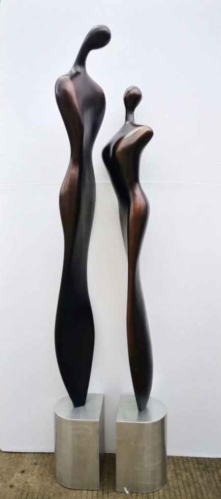 AT056B, Sculpture " DUO", résine finition black, socle métal silver.