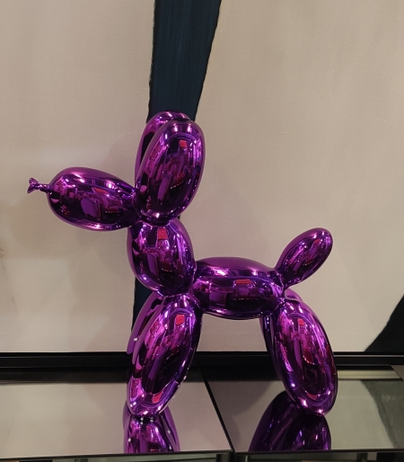 AT072B, Petit chien ballon, violet chrome, 50x49x19cm. Collection Starsdeco.